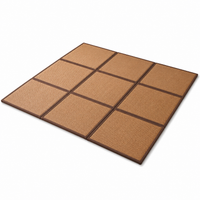 Dalles de tatami 60x60 en rotin assemblées en carré